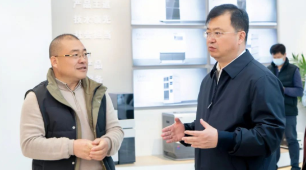 青島市嶗山區(qū)區(qū)長楊克敏帶隊工信局、統(tǒng)計局領(lǐng)導(dǎo)到訪盛瀚調(diào)研指導(dǎo)