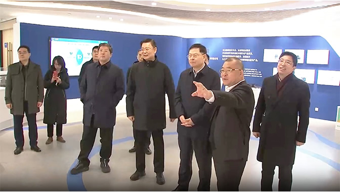 青島市委副書記、市長趙豪志調(diào)研青源峰達太赫茲關鍵技術研發(fā)和科技成果轉化工作